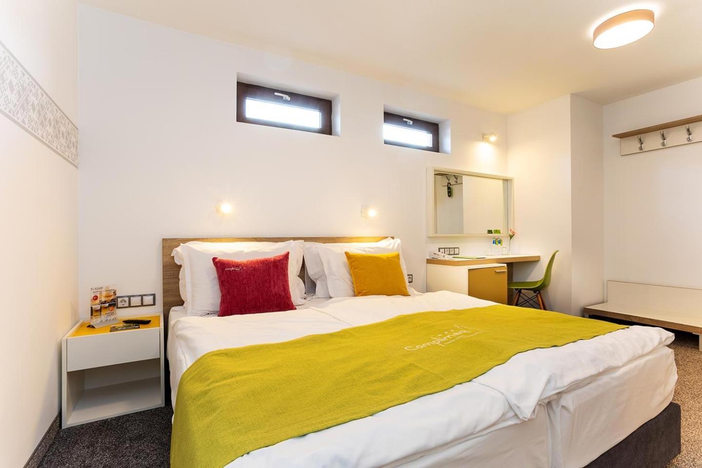 Hotel Compliment Трявна Экстерьер фото