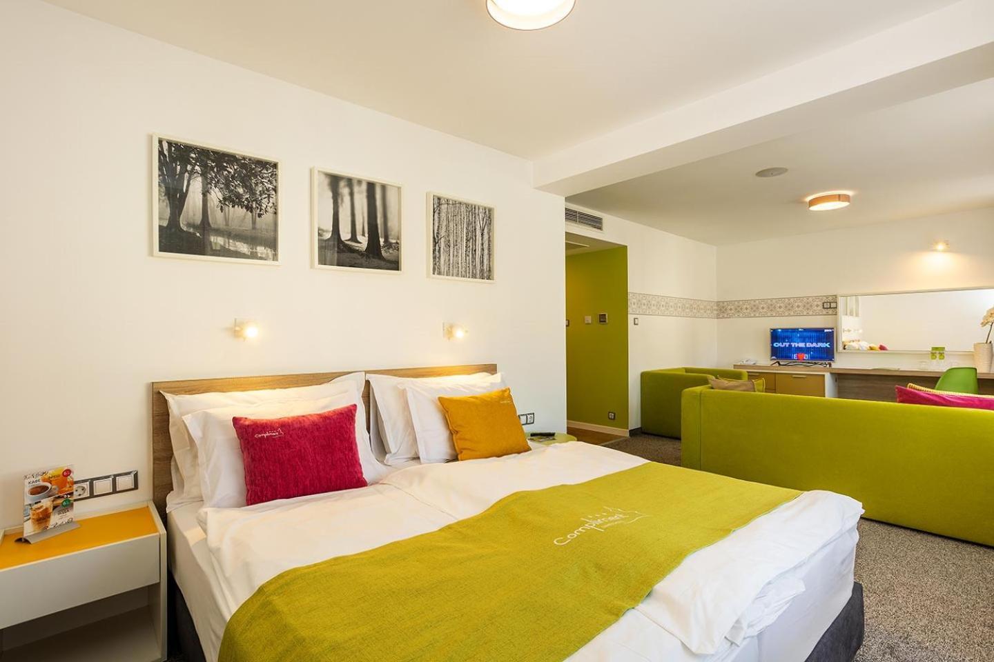 Hotel Compliment Трявна Экстерьер фото