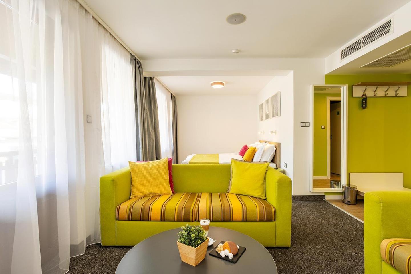 Hotel Compliment Трявна Экстерьер фото