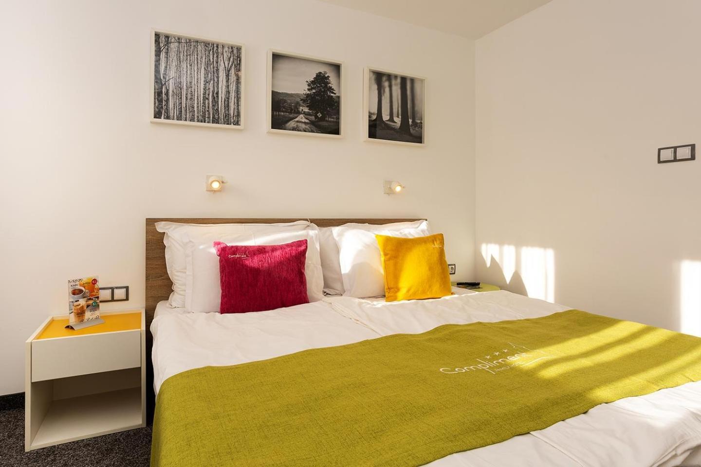 Hotel Compliment Трявна Экстерьер фото