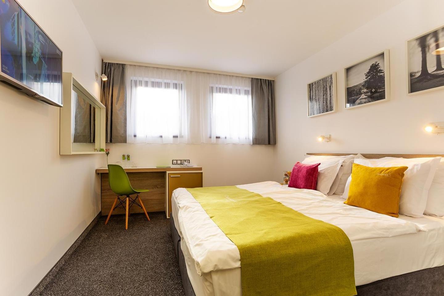 Hotel Compliment Трявна Экстерьер фото