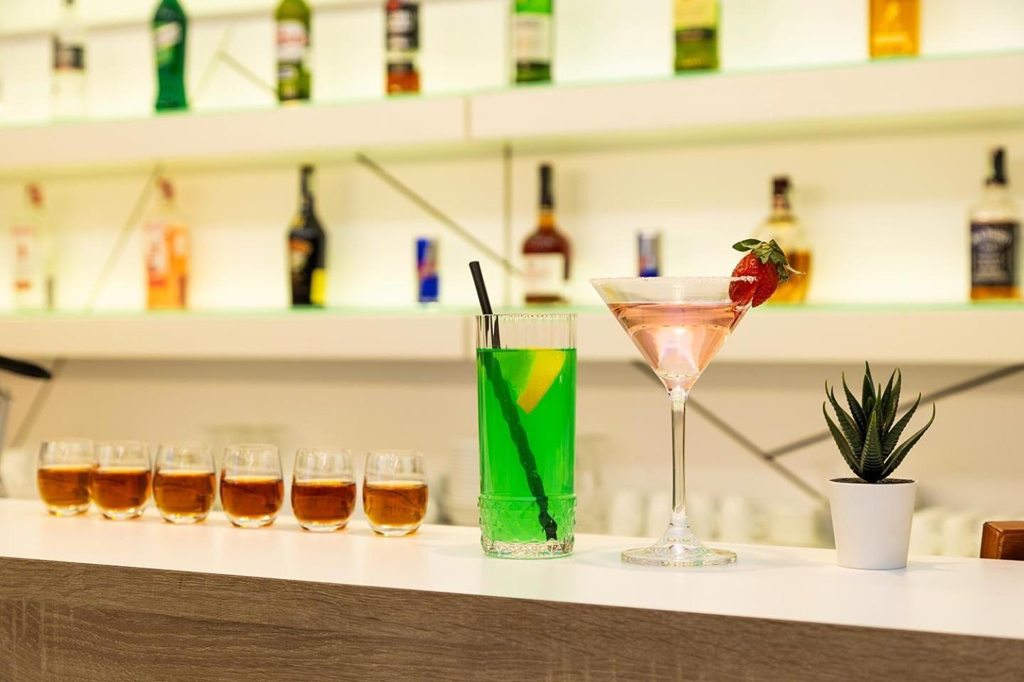 Hotel Compliment Трявна Экстерьер фото