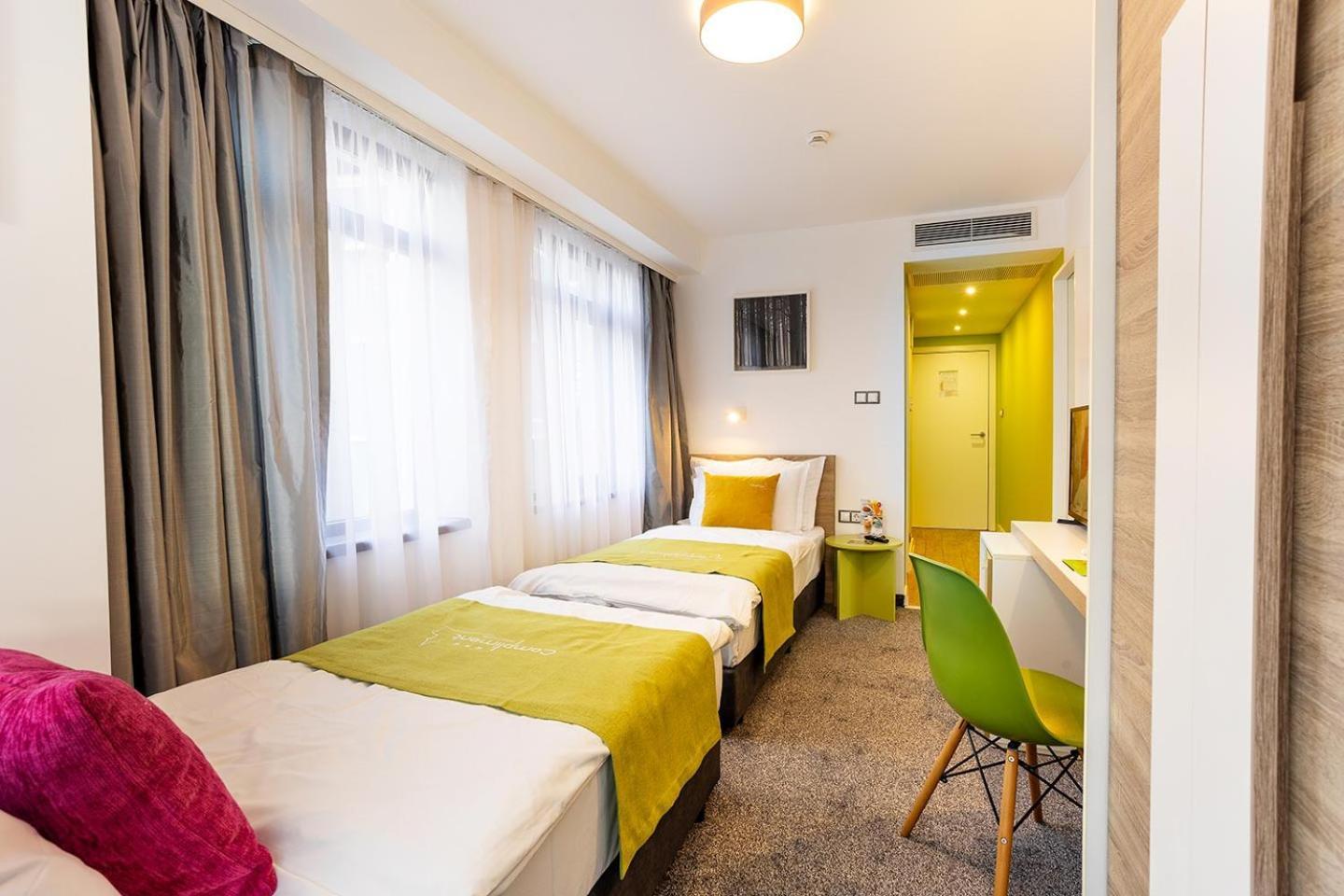 Hotel Compliment Трявна Экстерьер фото