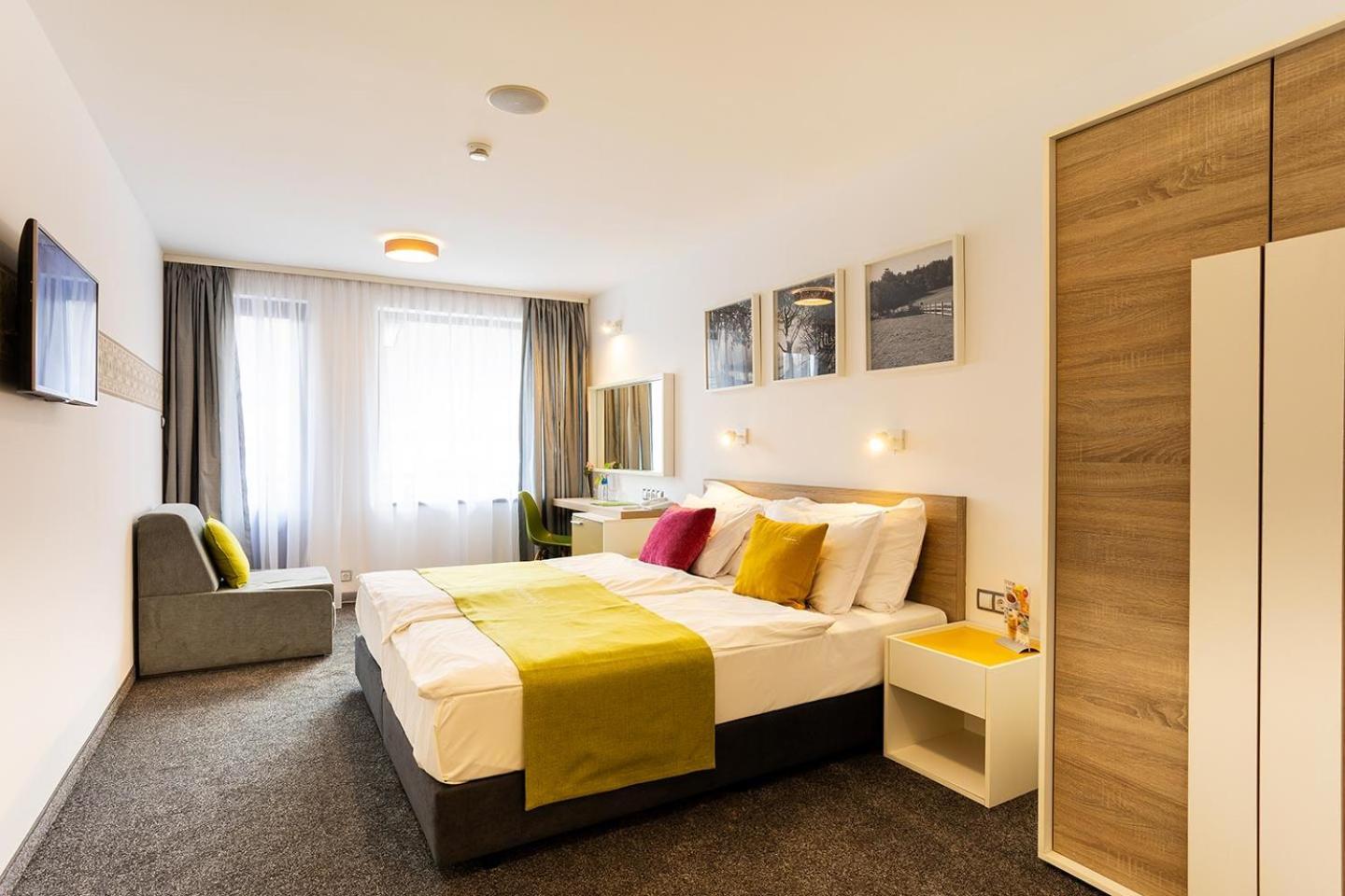 Hotel Compliment Трявна Экстерьер фото
