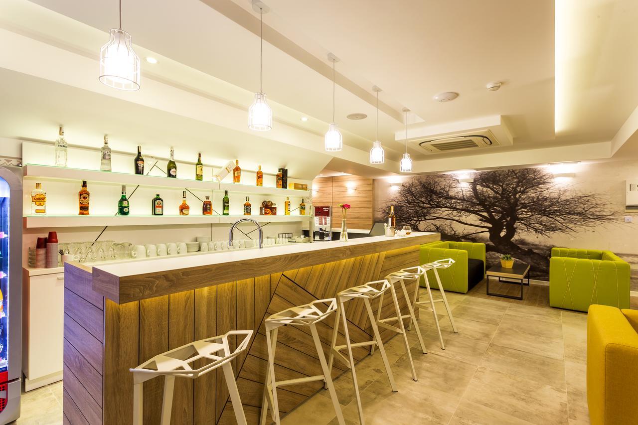 Hotel Compliment Трявна Экстерьер фото