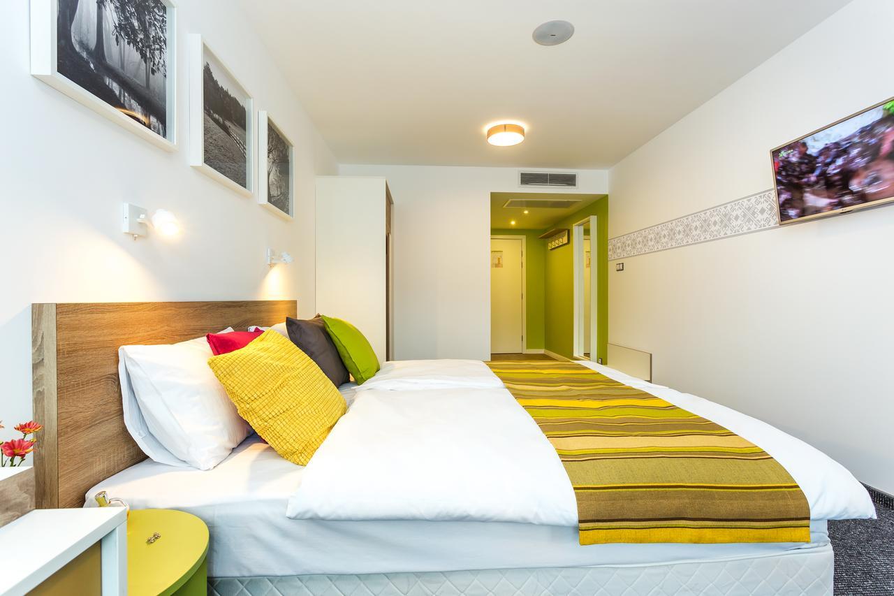 Hotel Compliment Трявна Экстерьер фото